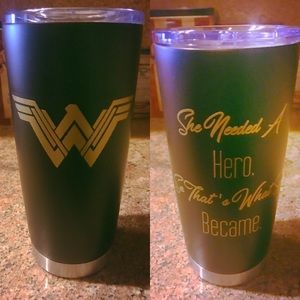 WONDER WOMAN TRAVEL MUG